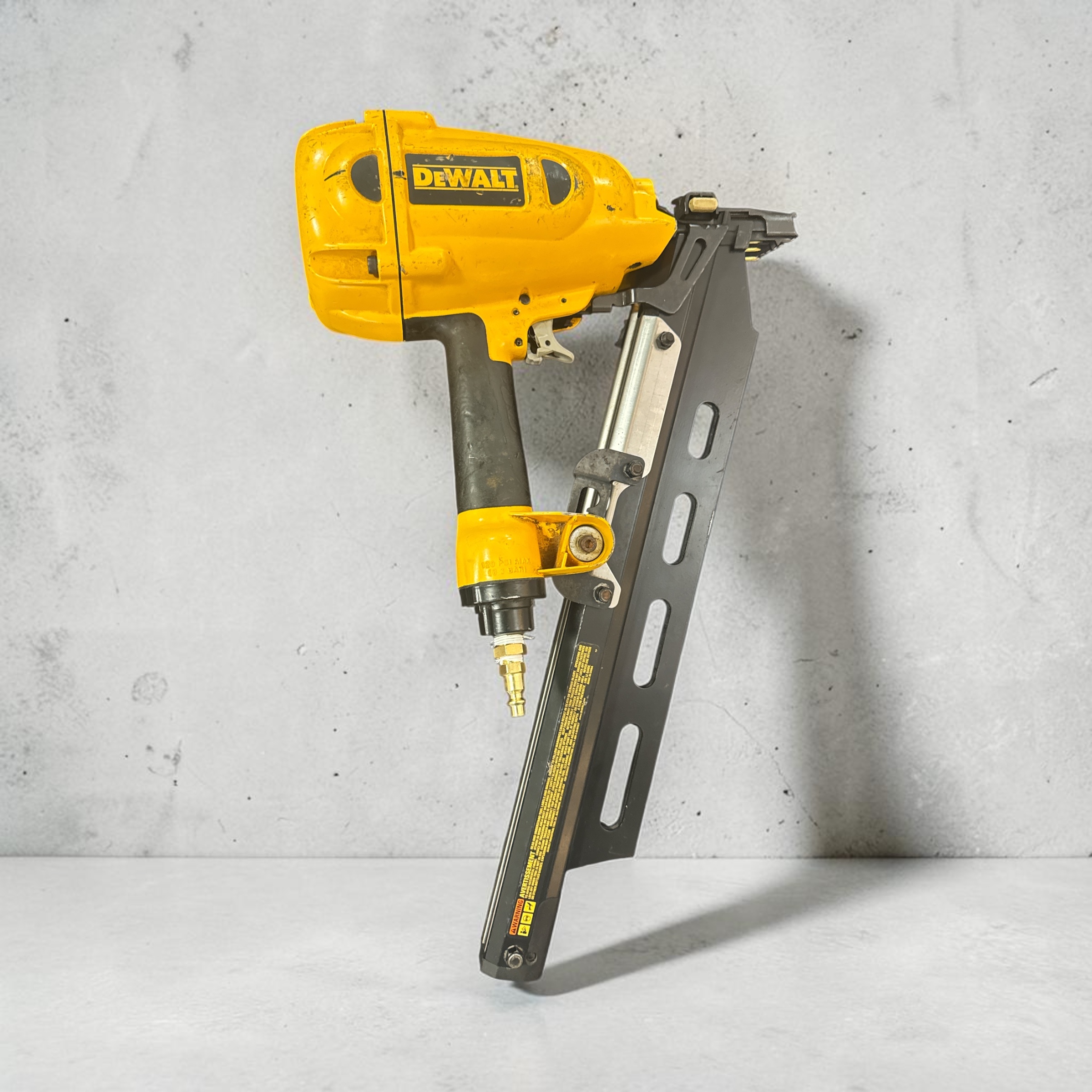 DeWalt Air Framing Nailer-21 degree Plastic Collated SRT-0012 DeWalt Air Framing Nailer-21 degree Plastic Collated SRT-0012