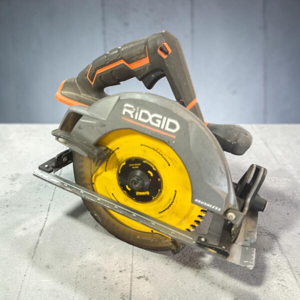 Rigid 18V 7‑1/4" Circular Saw – 2 Batteries, Charger & Case SRT-0022