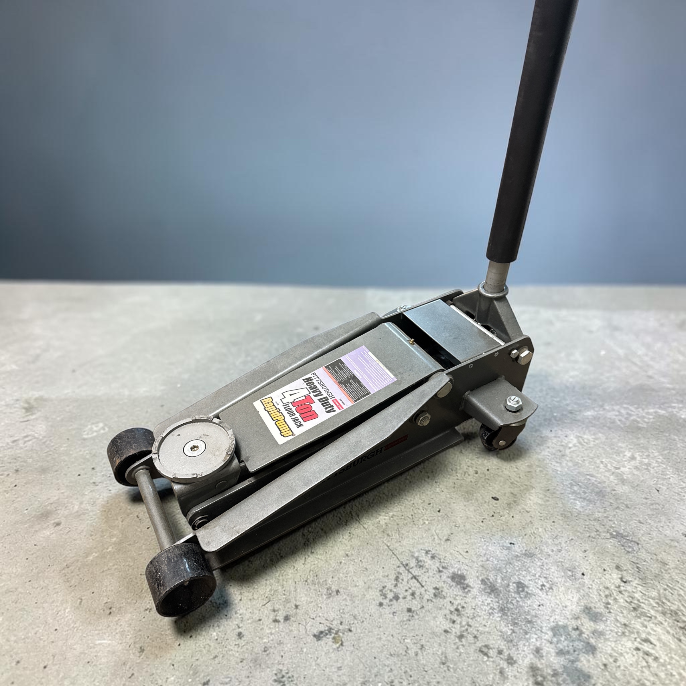 4 Ton Automotive Floor Jack SRT-0206 4 Ton Automotive Floor Jack SRT-0206