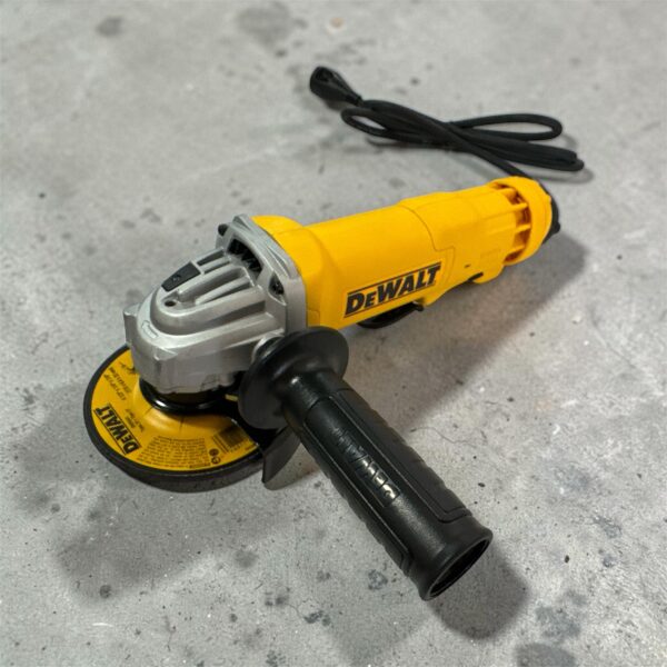 DeWalt 4‑1/2″ Angle Grinder — Corded Heavy‑Duty SRT-0139